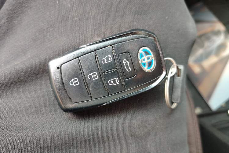 Used Toyota SIENNA 2021 2.5L Hybrid Platinum Edition Vehicle Key