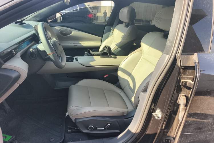 Used Lynk & Co Z10 2025 95 kWh 702 km All-Wheel-Drive Halo