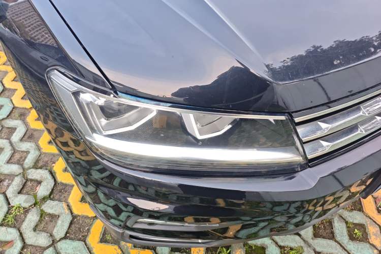 Used Volkswagen Tiguan L 2020 330TSI Automatic Two-Wheel Drive Smart Luxury Edition China VI Standard Right Front Headlight