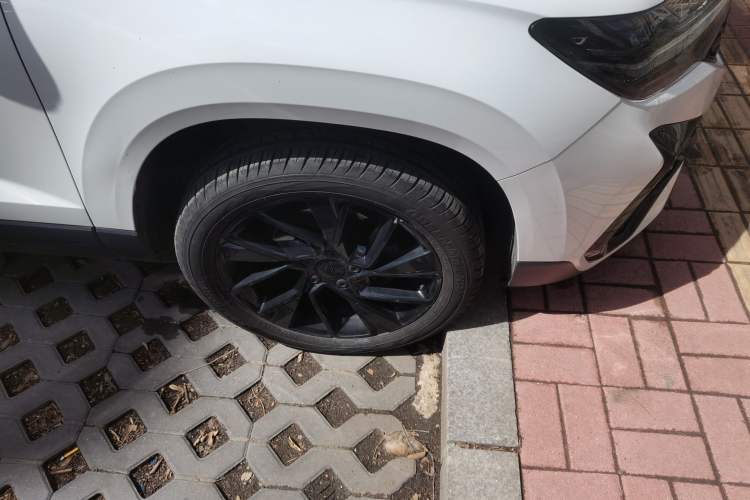 Used Jetta VS5 2022 280TSI Automatic High-Gloss Glory Edition Right Front Wheel Hub