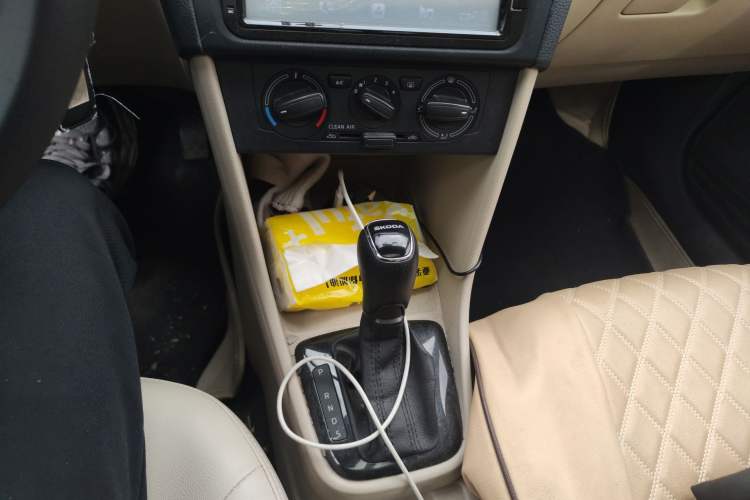 Used Skoda Rapid 2016 1.6L Automatic Chuanxing Edition Gear Lever