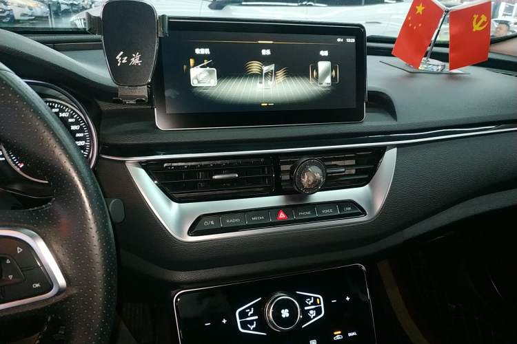 Used Hongqi H5 2022 Classic Model 1.5T DCT Flagship Edition Audio And AC Panel