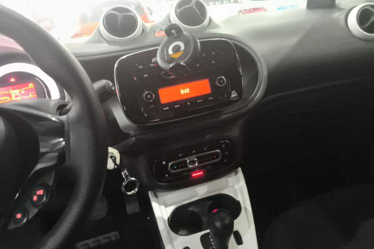 Used smart forfour 2016 1.0L 52 kW Dynamic Edition