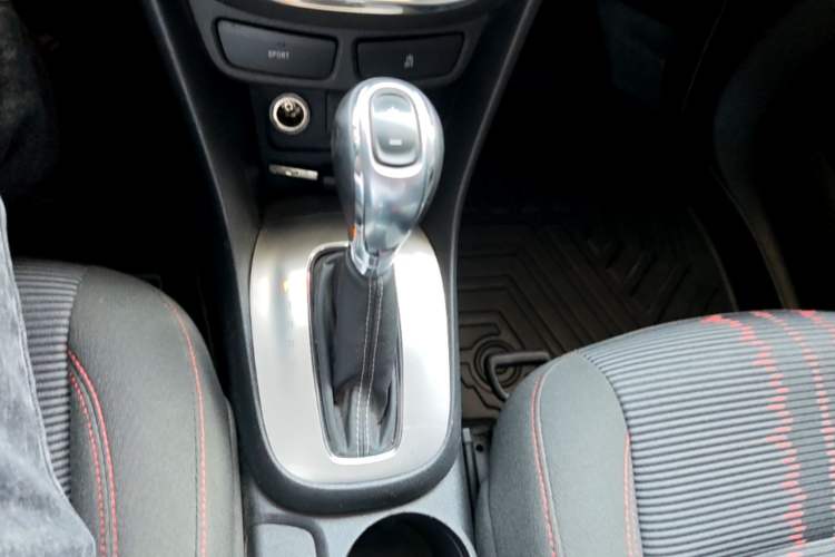 Used Buick Encore 2015 1.4T Automatic Two-Wheel Drive Urban Elite Version