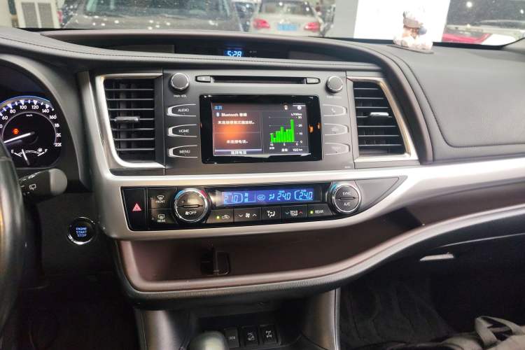 Used Toyota Highlander 2017 2.0T Four-Wheel Drive Luxury Edition 7 Seats Audio And AC Panel