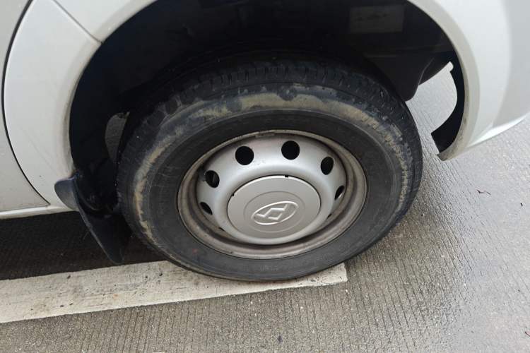 Used SAIC MAXUS Xintu V80 2023 2.0T Manual Classic Aoyuntong Short Wheelbase Mid-Roof 5/6-Seater
