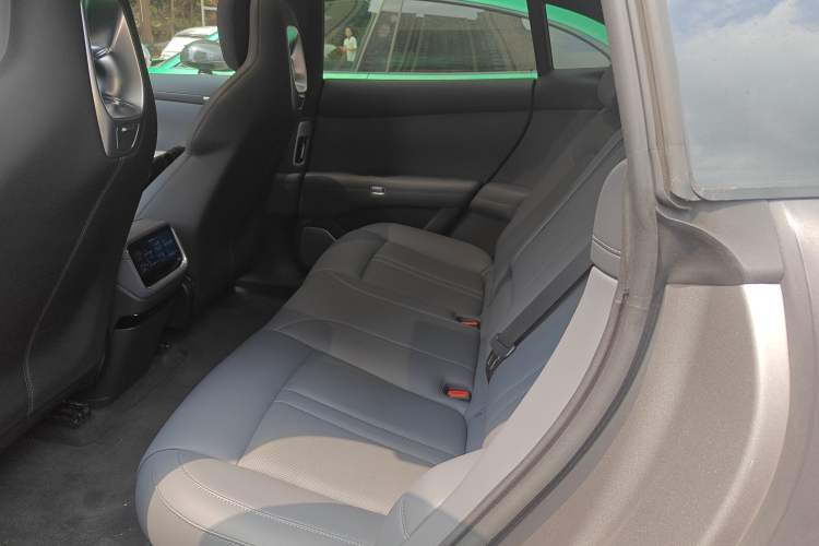 Used Xiaomi Auto YU7 2025 Ultra-Long Range Rear-Wheel Drive Version Left Rear Seat