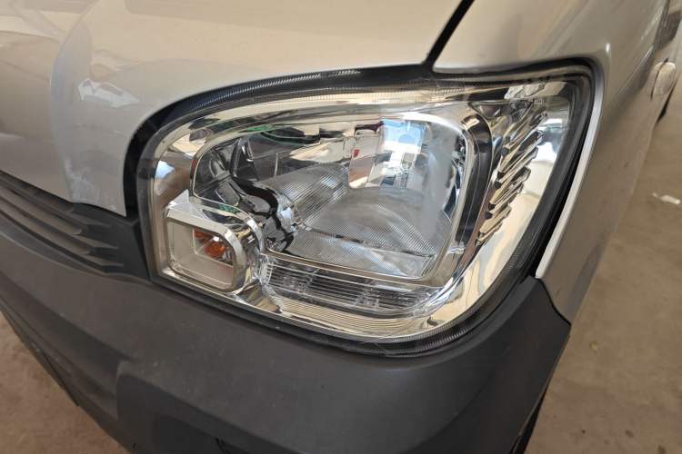 Used Wuling Zhiguang 2023 1.5L Utility Version with Enclosed Windows 2 Seats