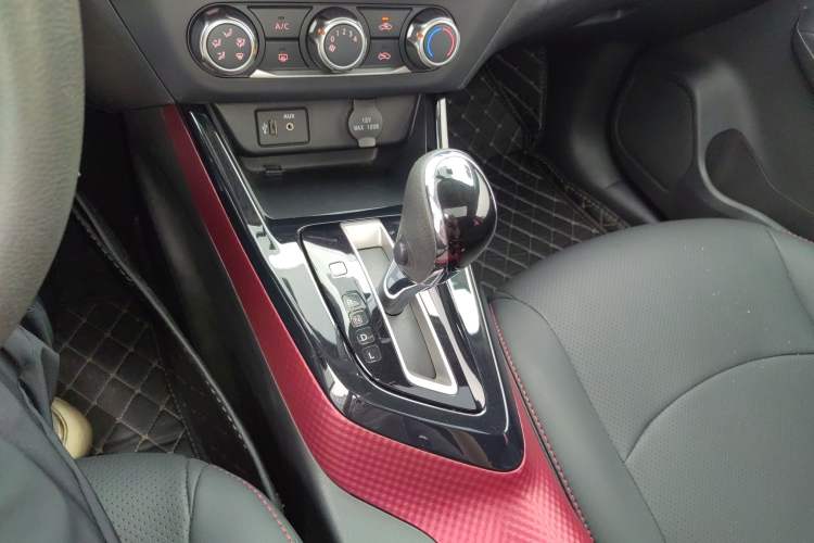 Used Nissan Lannia 2016 1.6L CVT Cool Edition Gear Lever