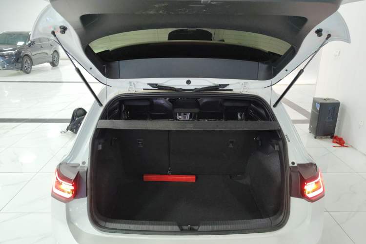 Used Volkswagen Golf 2025 300TSI R-Line