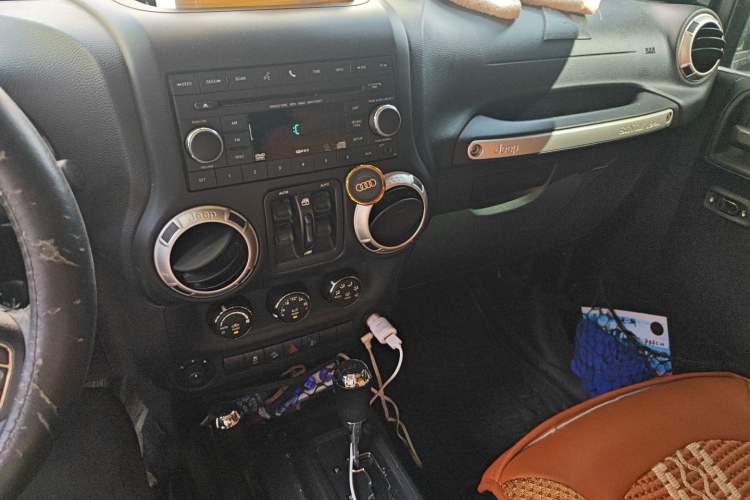 Used Jeep Wrangler 2014 3.0L Sahara Four-Door Edition
