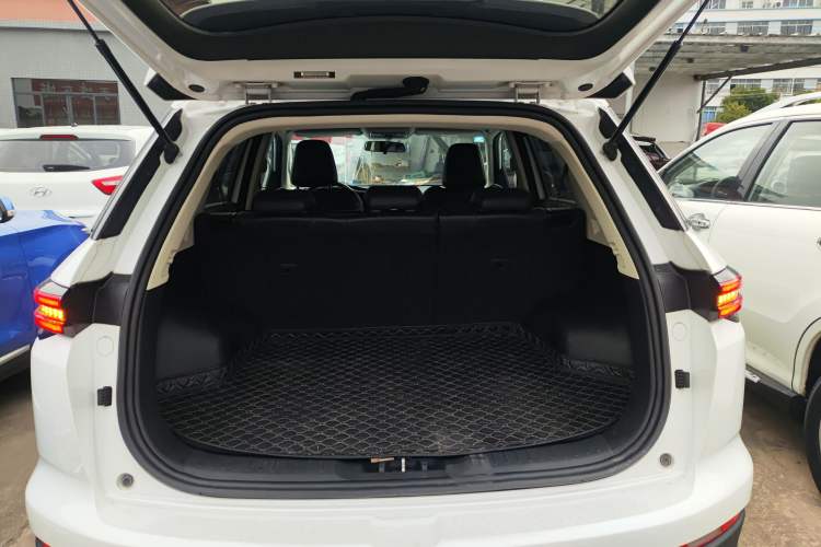 Used CHANGAN CS55PLUS 2020 1.5T Manual Colorful Model

