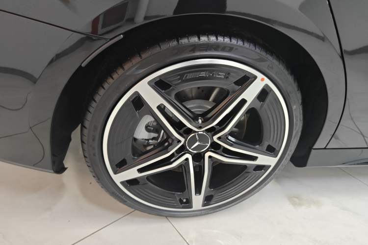 Used Mercedes-Benz A-AMG 2025-Year Restyled AMG A 35 L 4MATIC
