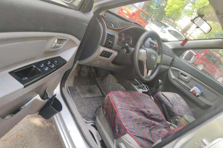 Used BAIC Changhe M50S 2015 1.5L facelift economy class DAM15DL