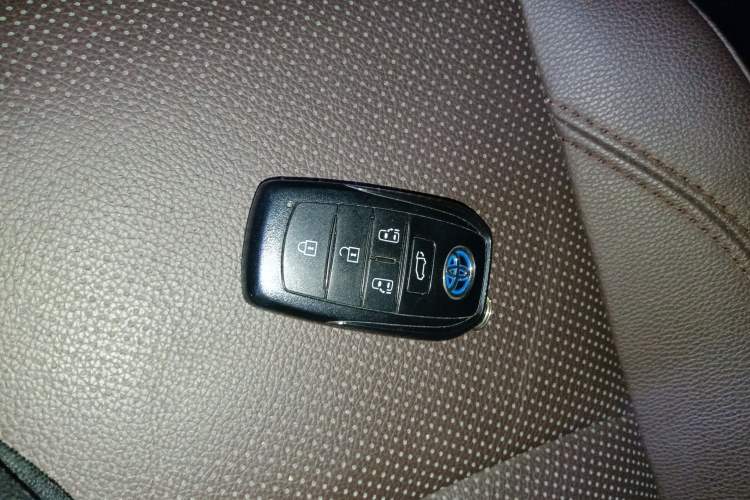 Used Toyota Granvia 2023 2.5L Hybrid Flagship VIP Edition
