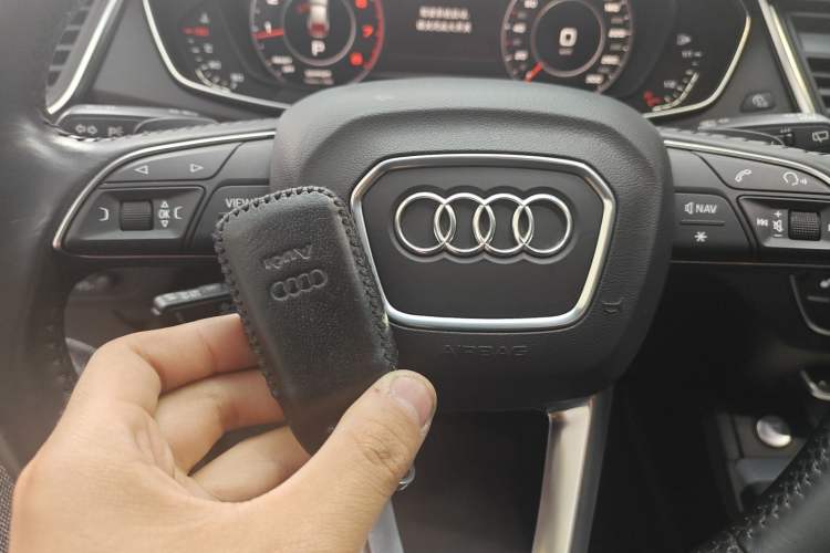 Used Audi Q5L 2018 40 TFSI Prestige Fashion Edition China VI Vehicle Key