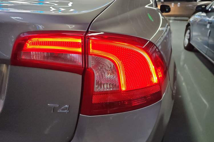 Used Volvo S60 2016 S60L T4 Zhiyuan Edition Right Rear Taillight