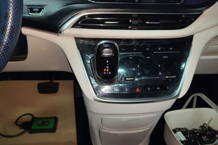 Used Buick GL8 2022 Avenir Avia Four-Seat Prestige Edition Gear Lever