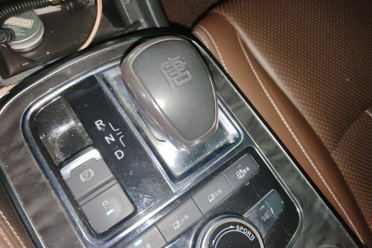 Used BYD Tang New Energy 2015 2.0T Four-Wheel-Drive Flagship Model