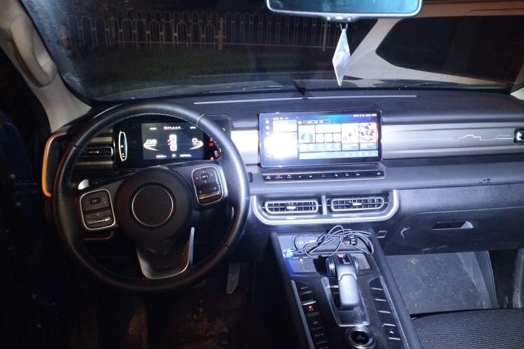 Used Great Wall Poer 2024 2.4T Passenger Version Automatic Diesel 4x4 Comfort Trim Center Console