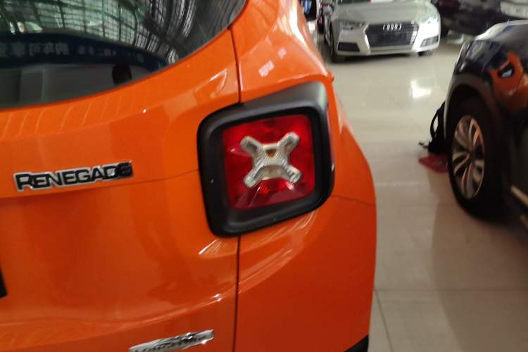 Used Jeep Renegade 2016 1.4T Automatic Jingneng Edition Right Rear Taillight