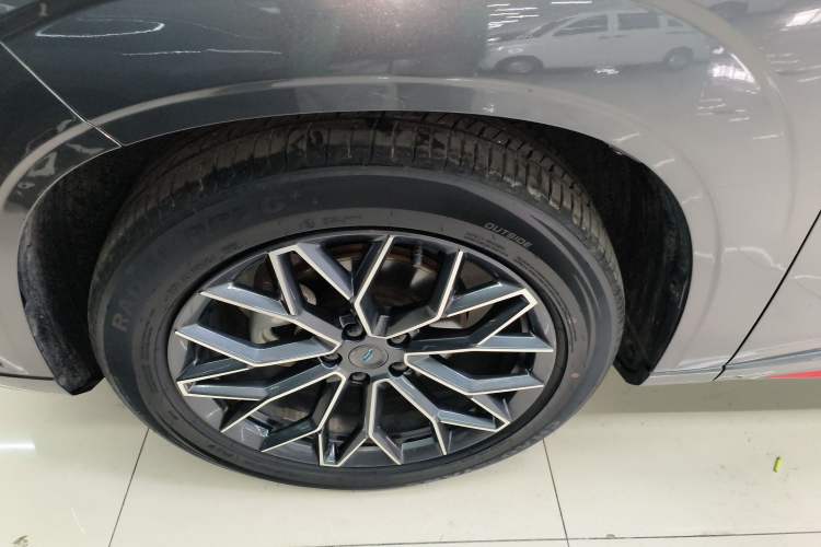 Used CHANGAN OSHAN Z6 2023 Blue Whale 1.5T DCT Smart Edition Left Front Wheel Hub