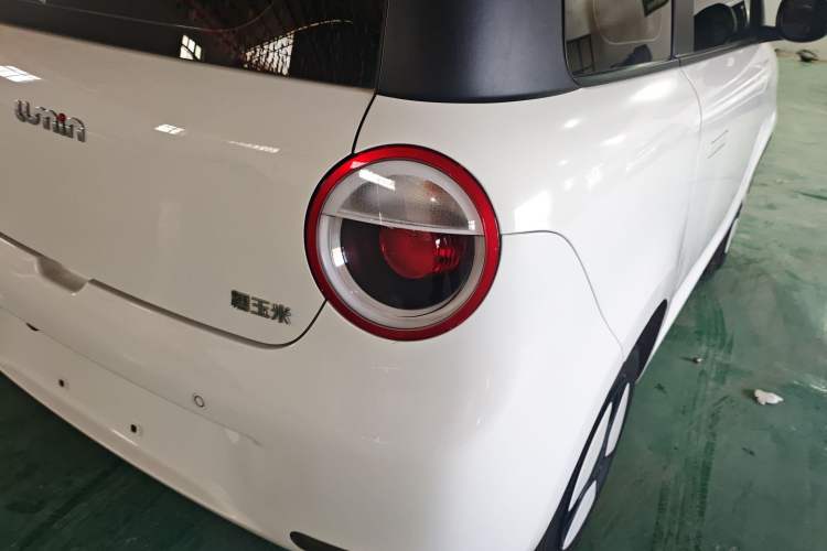 Used CHANGAN NEVO Lumin 2022 155 km – Refreshingly Sweet Edition Right Rear Taillight