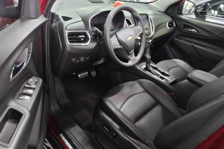 Used Chevrolet Equinox 2017 550T Automatic All-Wheel-Drive Top-Tier Version Driver Seat