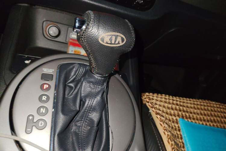 Used Kia Sportage R 2016 2.0L Automatic Two-Wheel Drive DLX Gear Lever