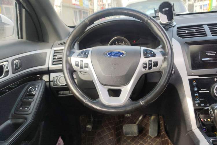 Used Ford Explorer 2013 3.5L Deluxe Model
