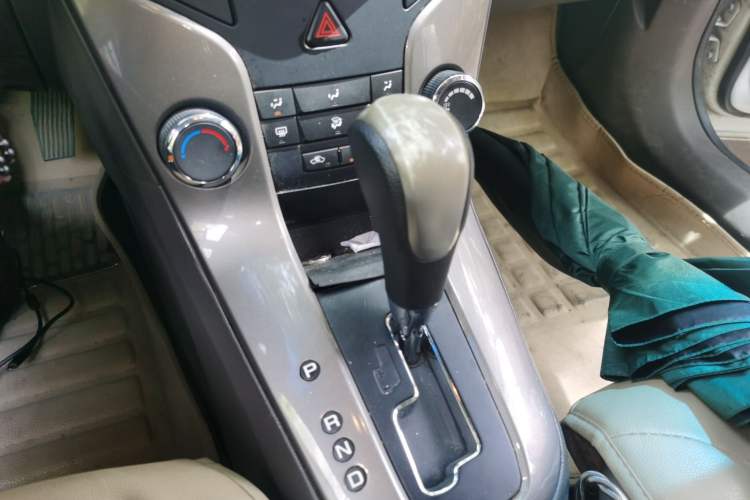 Used Chevrolet Cruze 2015 1.5L Classic SE AT Gear Lever