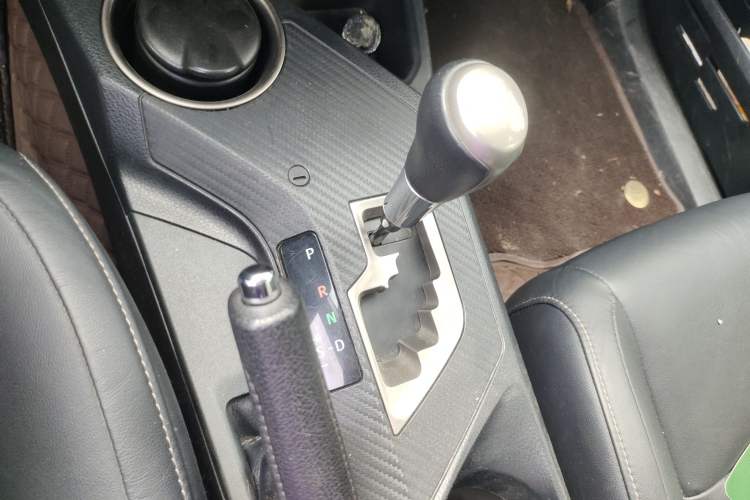 Used Toyota RAV4 2013 2.5L Automatic 4x4 Luxury Edition Gear Lever