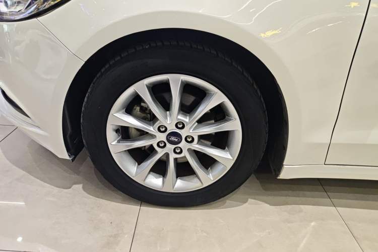 Used Ford Mondeo 2017 EcoBoost 180 Stylish Model Left Front Wheel Hub