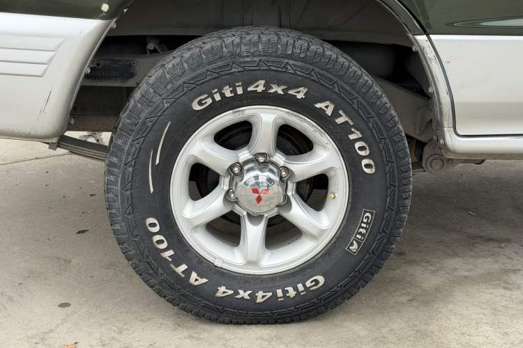 Used Leopaard Heijingang 2013 2.2L Manual Two-Wheel Drive Standard Version