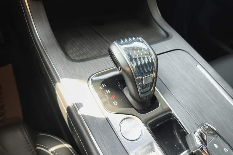 Used GAC Trumpchi GS8 2022 Linghang Series 2.0 TGDI Two-Wheel-Drive Luxury Smart Connectivity Version (7 Seats) Gear Lever