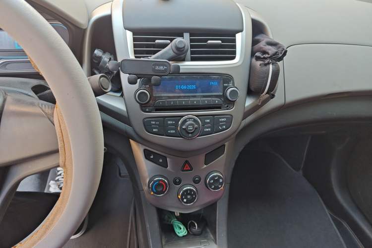 Used Chevrolet Aveo Sonic 2014 Sedan 1.4SL AT Fashion Edition