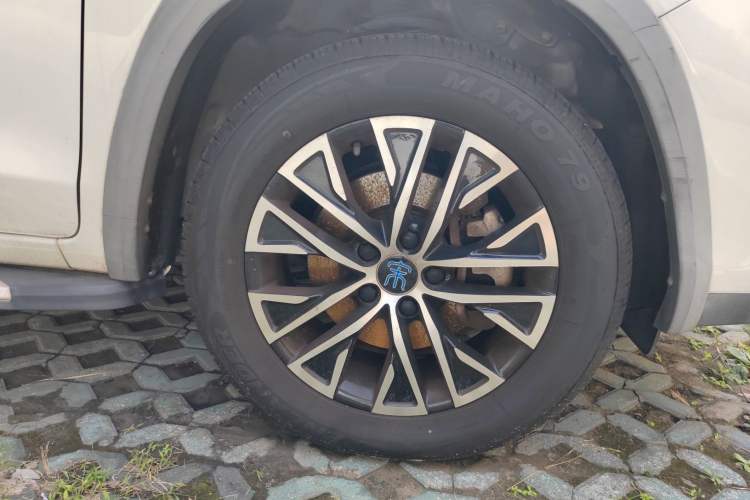 Used BYD Song New Energy 2017 Song DM 1.5TID All-Wheel Drive Luxury Model Right Front Wheel Hub