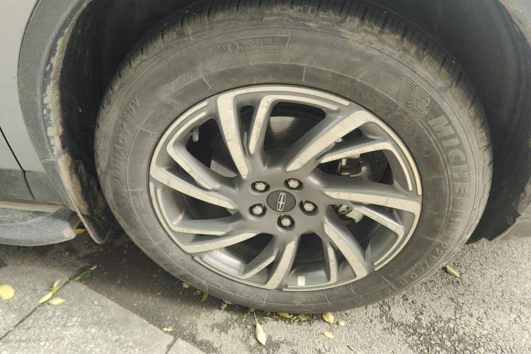 Used Lincoln Corsair 2024 2.0T Two-Wheel Drive Deluxe Edition Right Front Wheel Hub