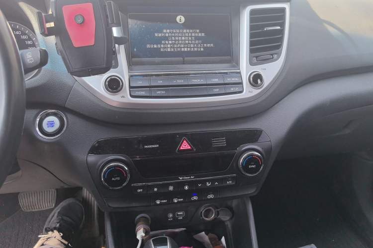 Used Hyundai Tucson 2018 1.6T Dual-Clutch Two-Wheel Drive 15th Anniversary Special Edition Audio And AC Panel