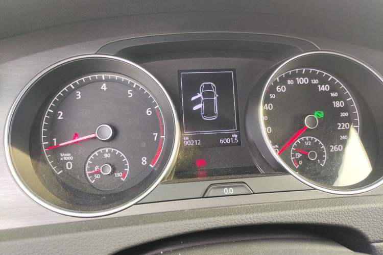 Used Volkswagen Golf 2014 1.4TSI Automatic Luxury Model
