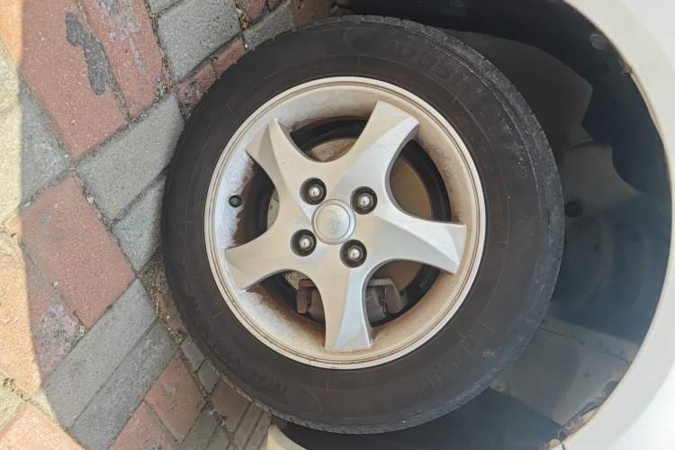 Used FAW Weizhi V5 2013 1.5L Manual Entry-Level Model China IV Standard Right Front Wheel Hub