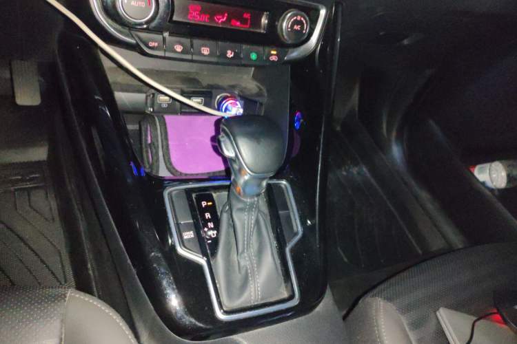 Used Kia Sportage R 2018 2.0L Automatic Smart Luxury Version China V Standard Gear Lever