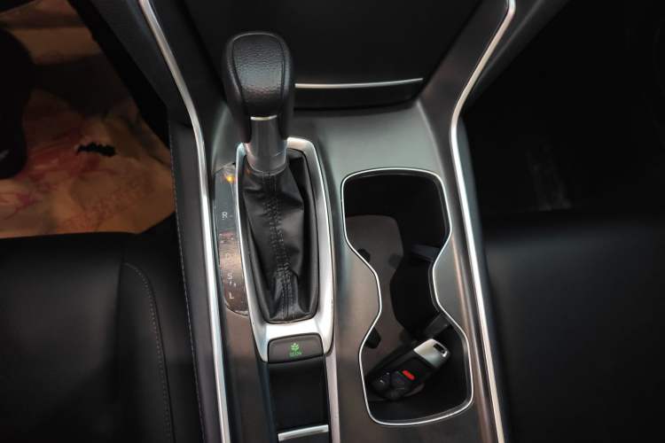 Used Honda Accord 2018 230TURBO Comfort Edition China VI Emission Standard Gear Lever