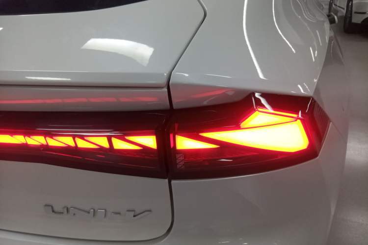 Used CHANGAN UNI-V iDD 2023 Zhidian iDD 1.5T 113km Smart & Fun Version (Rapid Edition)
