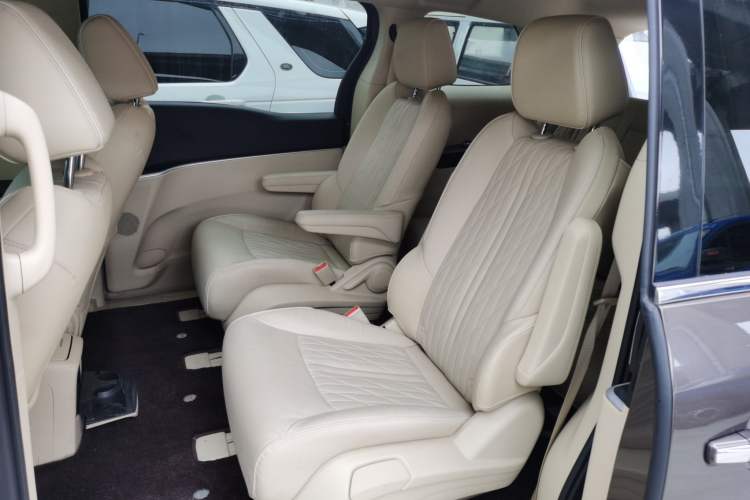 Used Buick GL8 2023 Facelifted Land Cruiser Executive Luxury Version