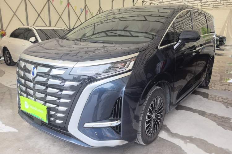 Used Denza D9 2022 DM-i 1040 Prestige Model