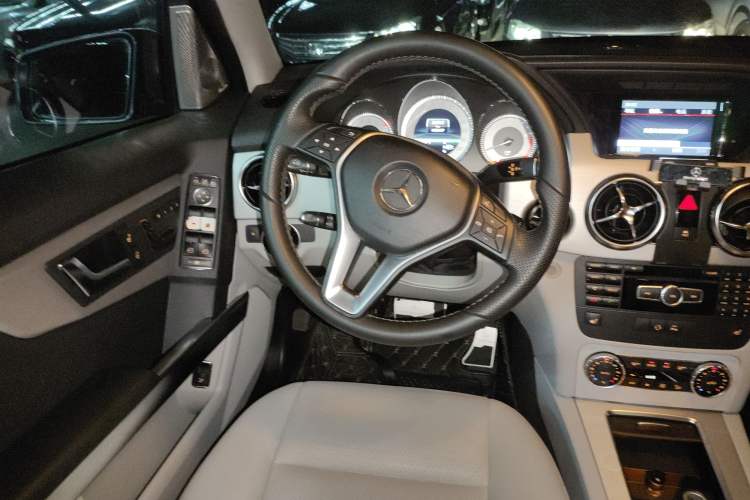 Used Mercedes-Benz GLK-Class 2013 GLK 300 4MATIC Fashion Model
