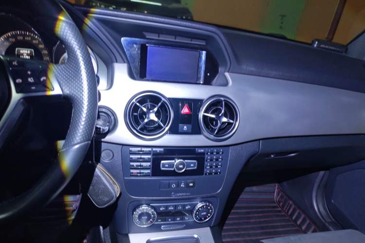 Used Mercedes-Benz GLK-Class 2015 GLK 260 4MATIC Dynamic Edition Ultimate Version Audio And AC Panel