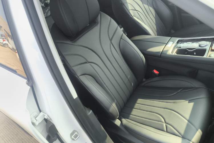 Used Chery Fengyun T9 2025 120 Long-Range Luxury Version 5 Seats Lithium Iron Phosphate