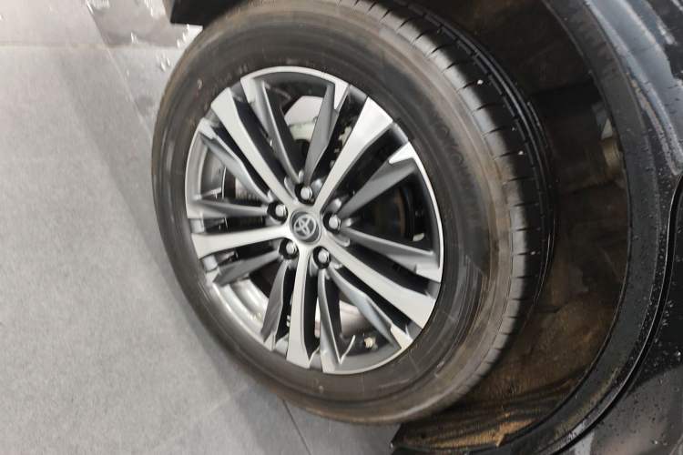 Used Toyota Venza 2023 2.0L CVT Two-Wheel Drive Luxury Edition Right Rear Wheel Hub